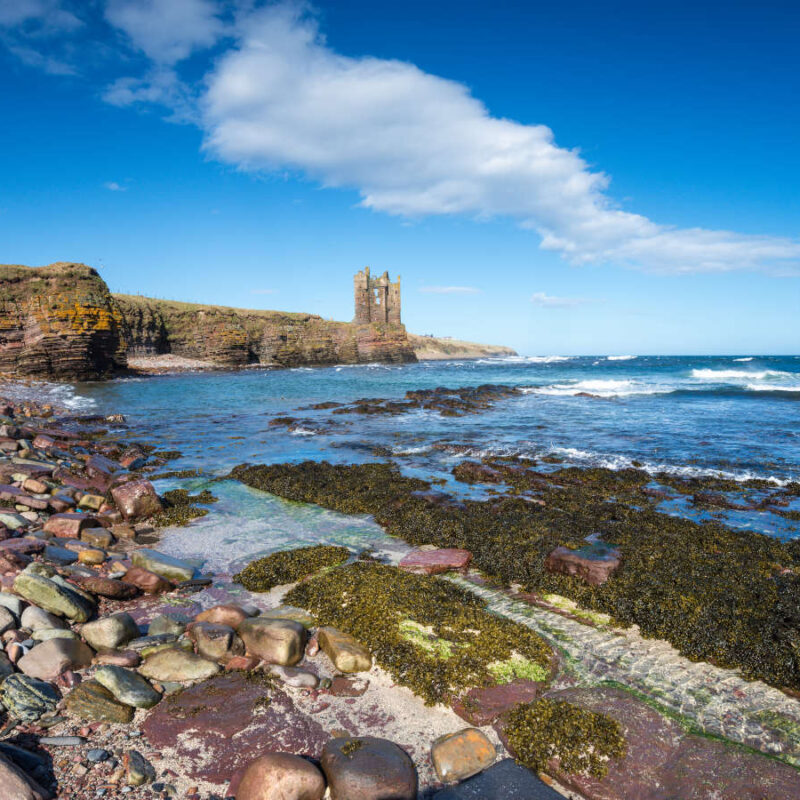 Blue skies over the ruins of Keiss Castle in Caithness