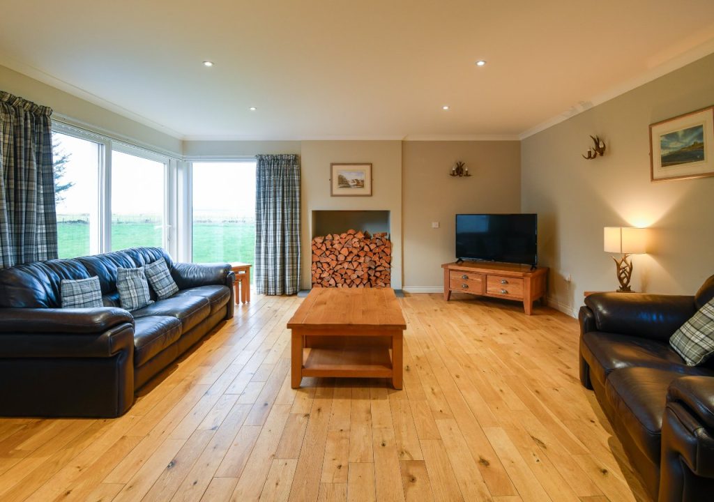 Group booking lodge in Thurso, the Milton Lodge, complete with luxury accommodation and lounge.